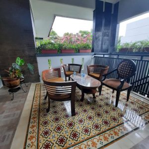 Read more about the article TIPS PEMASANGAN TEGEL DI BALKON