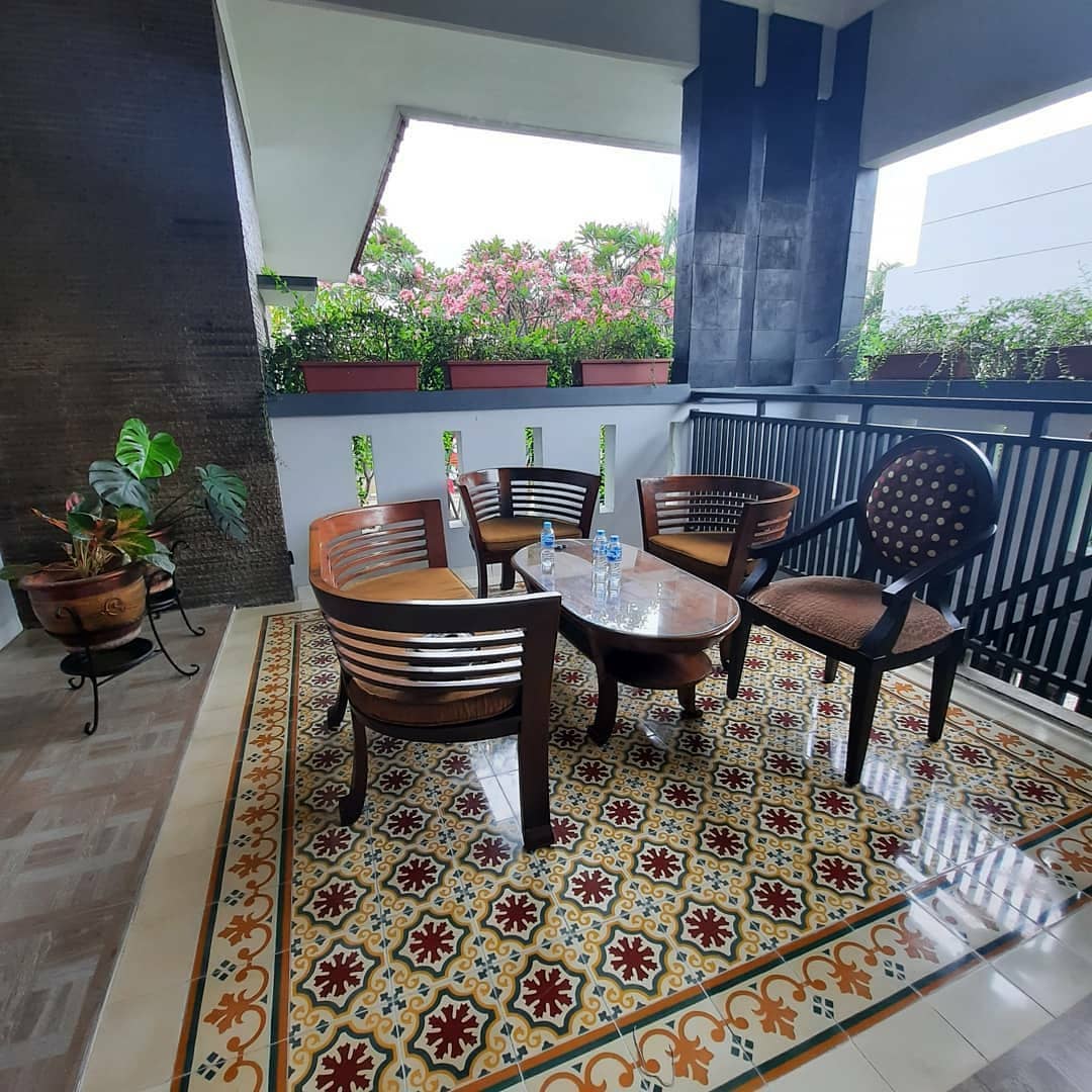 You are currently viewing TIPS PEMASANGAN TEGEL DI BALKON